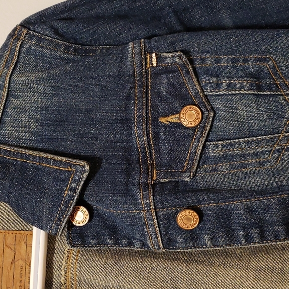 Jean Jacket Garage - Picture 2 of 9